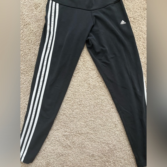 Black size medium little bits of stains - Picture 2 of 4